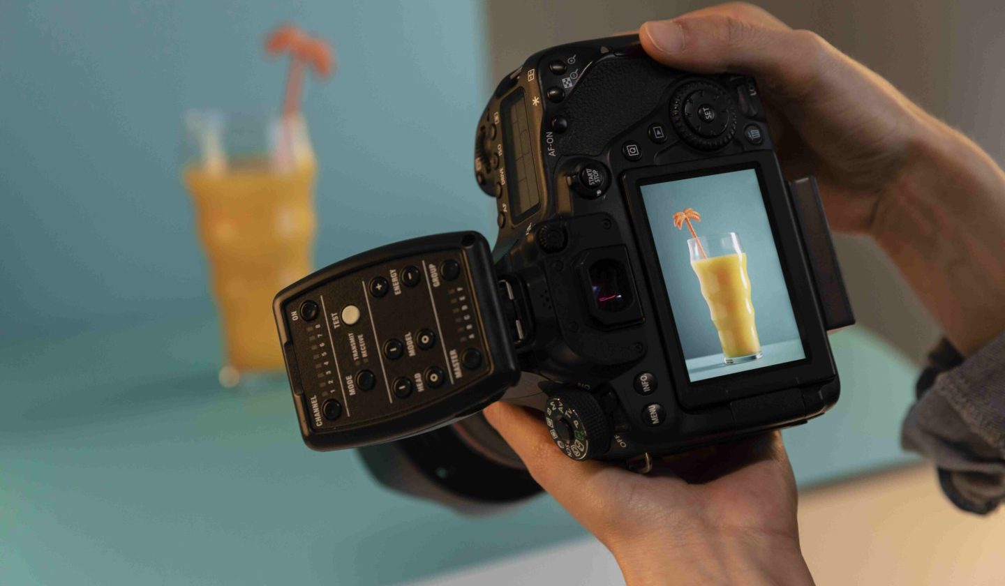 young-female-product-photographe (1) young-female-product-photographe (1)